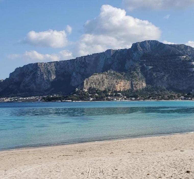 مبيت وإفطار باليرمو Fronte Mare Arenella المظهر الخارجي الصورة